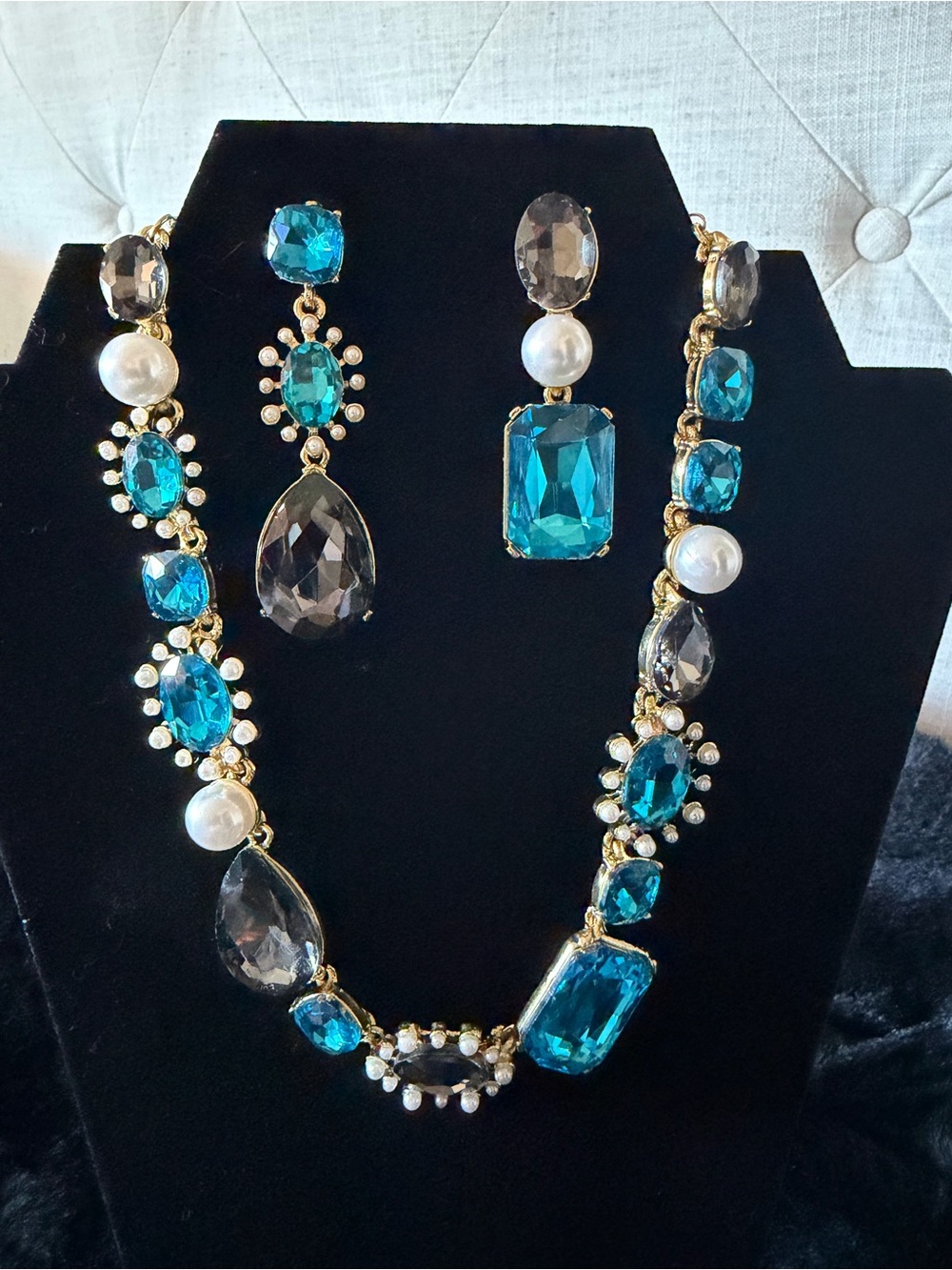 Elegant Turquoise Crystal and Pearl Statement Necklace Set